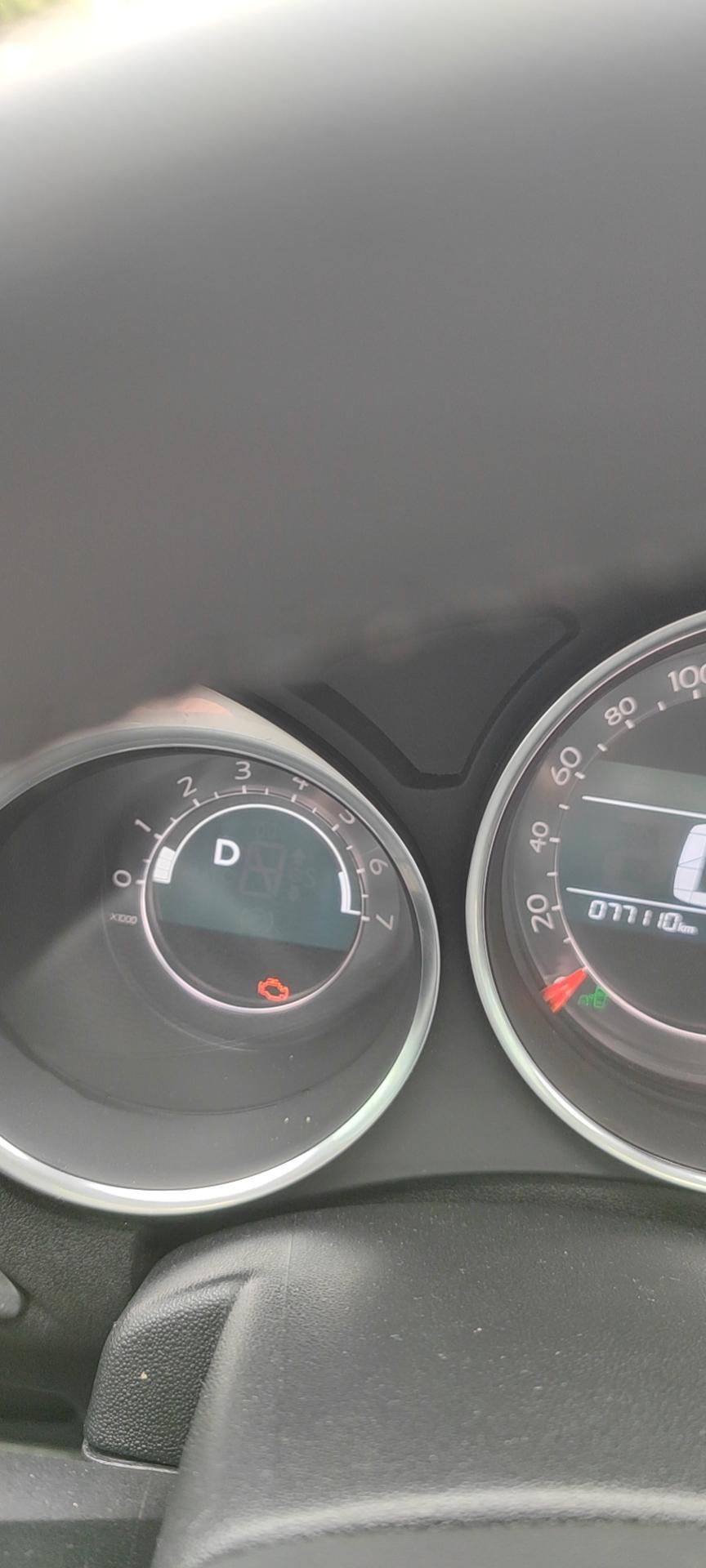 没事看看小老婆雪铁龙c4l车主·车龄4年一般这种故障灯都不用管他的