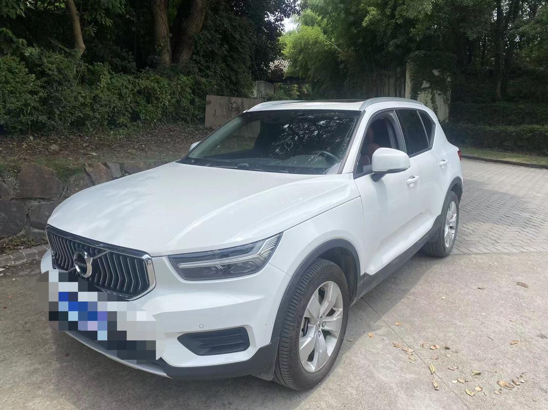 2021款沃尔沃xc40t4四驱