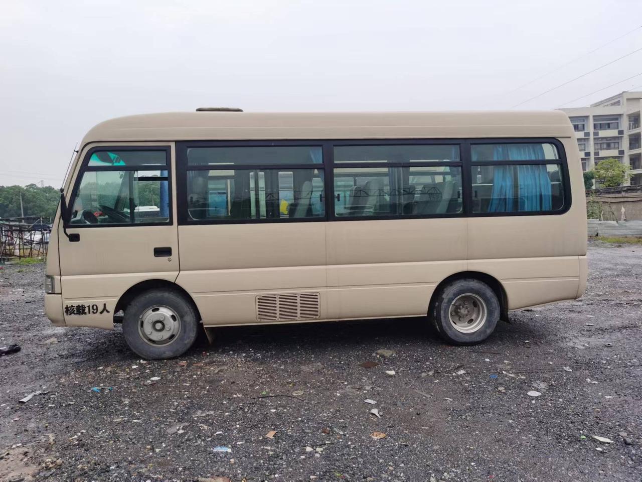 14年非营运19座中型客车a2开