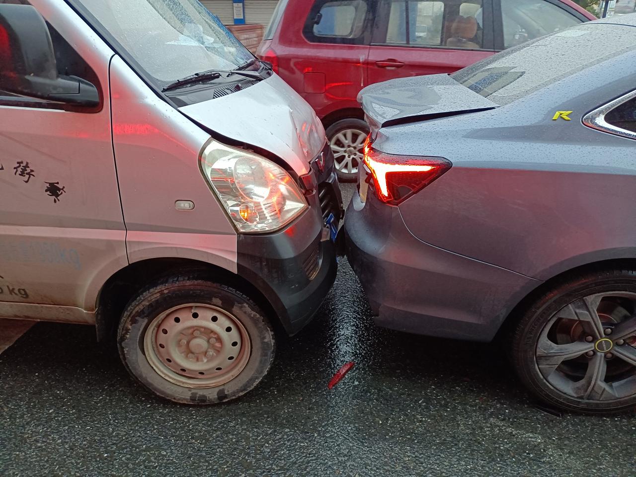 提车一个月被追尾_荣威i6 max车友圈_用户7438096099146_懂车帝