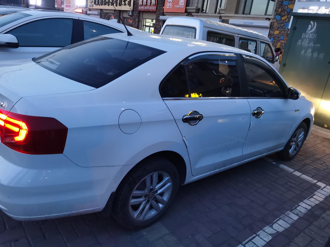 出售19年大众捷达手动15白色