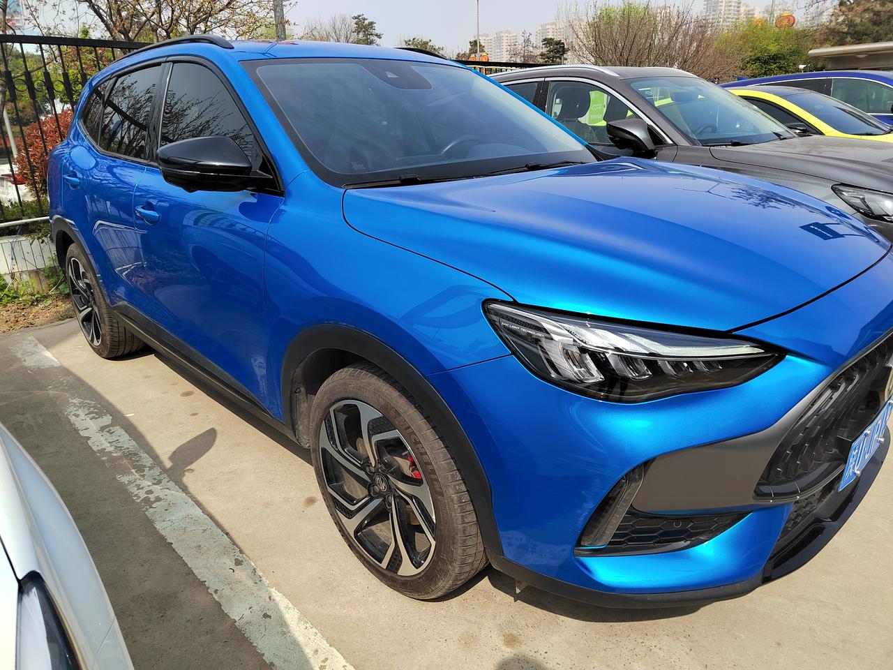 阳光明媚,靓蓝颜色,适合出去旅行