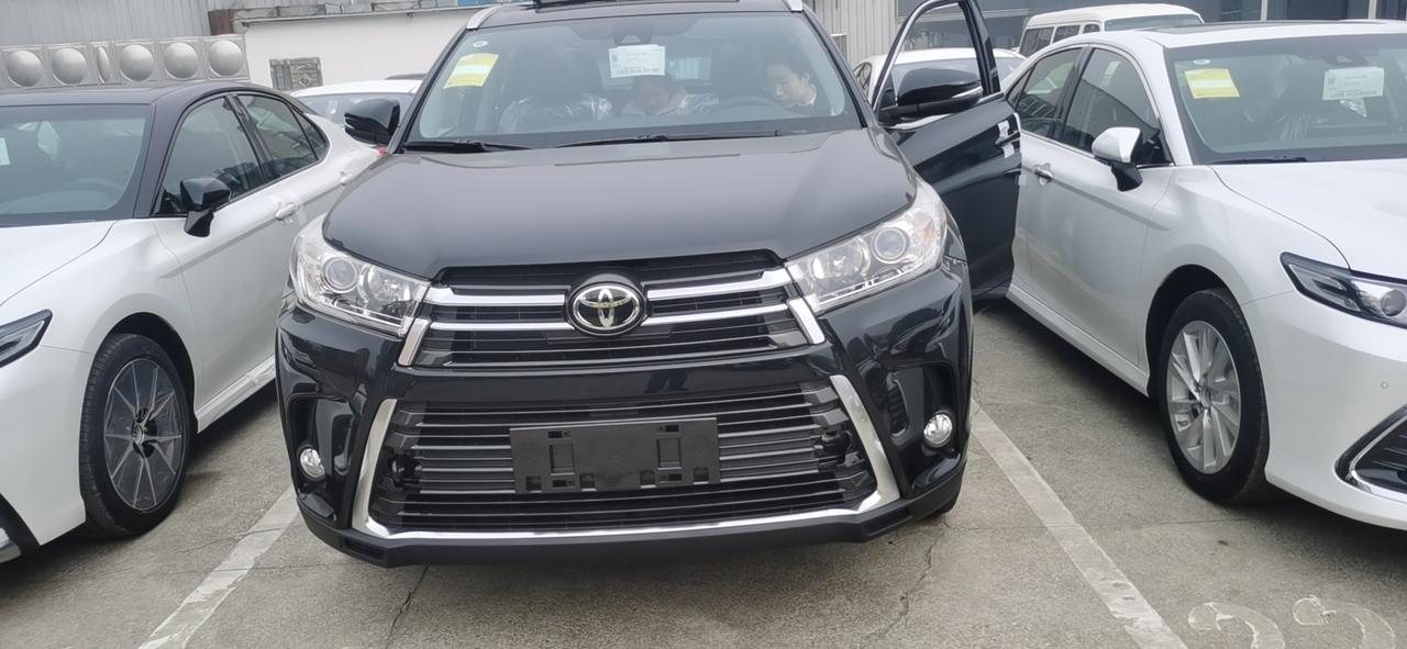 今天提了三代汉兰达尊贵版3068万黑色