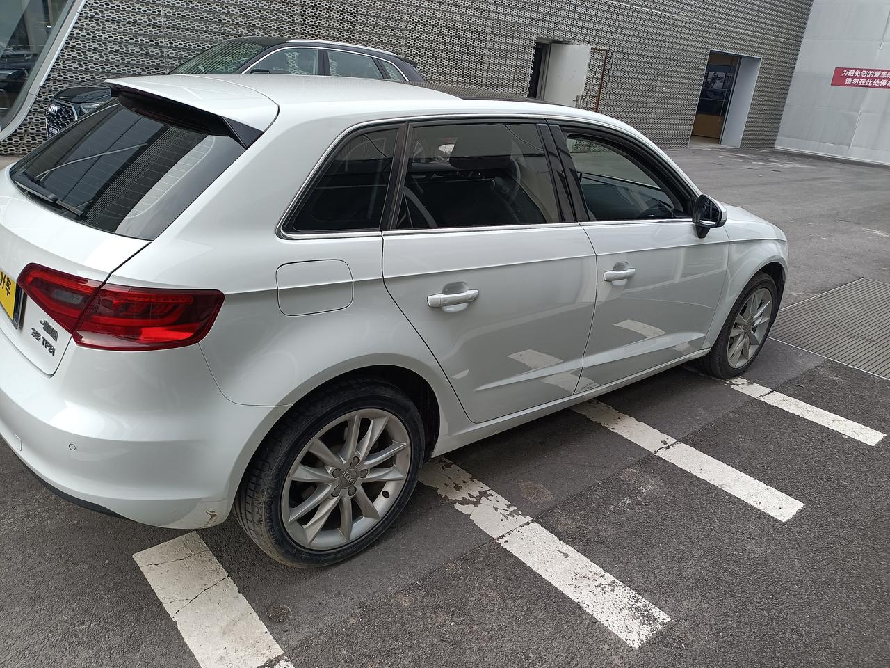 16年奥迪a3女士一手用车车况良好价位不高