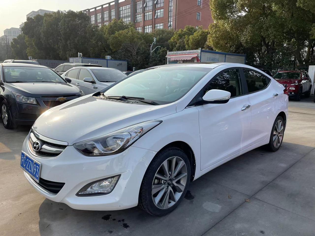 16年现代朗动16l自动尊贵个人一手车况原版