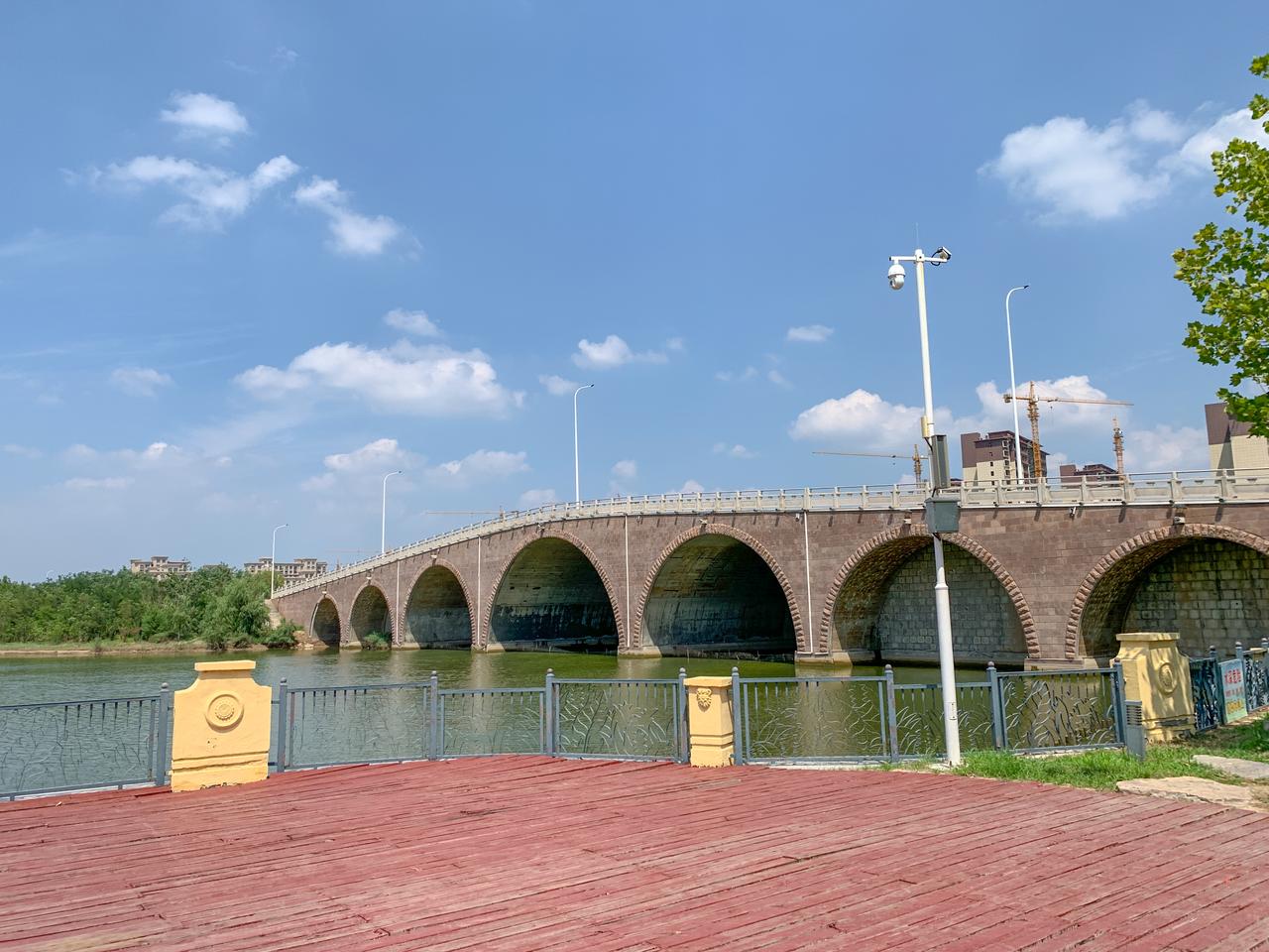 夏日的翠岛湖公园翠岛湖风景区位于阳信县新城区,幸福河东岸