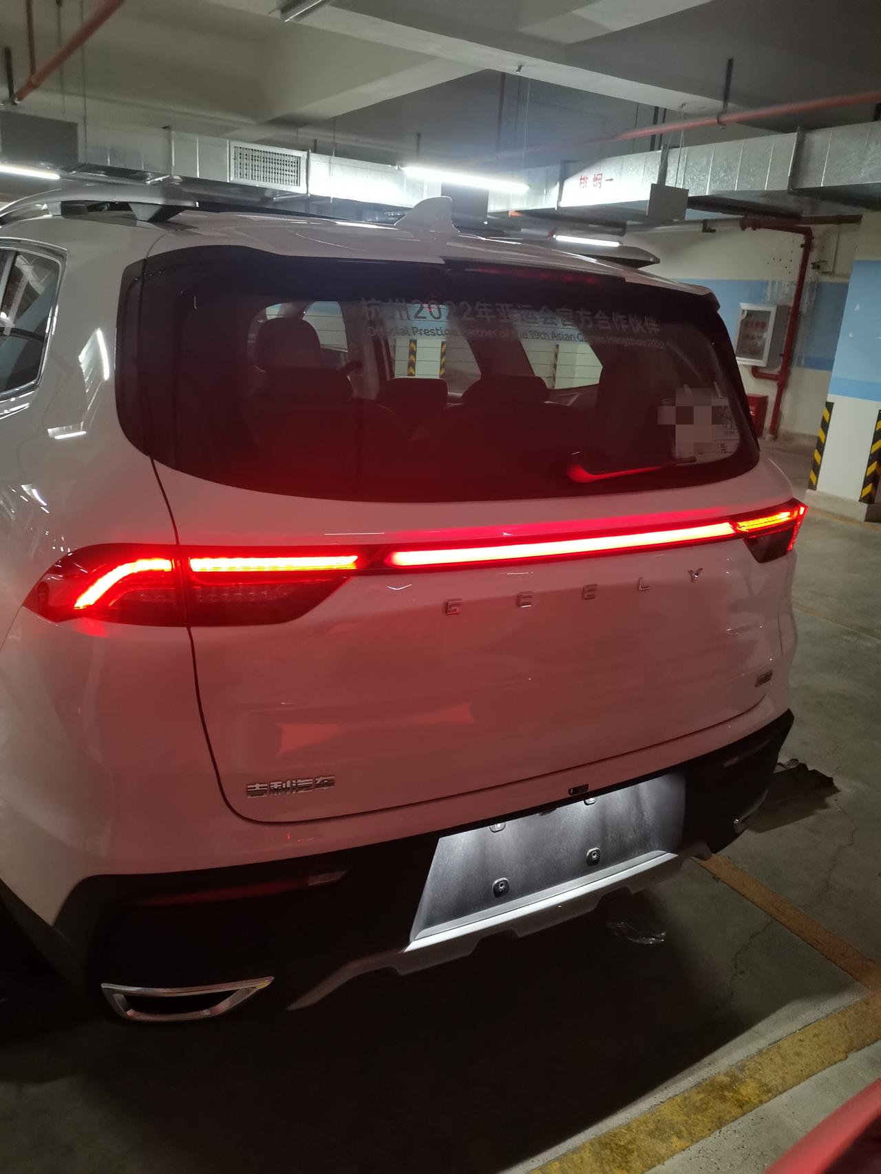 豪越贯穿式尾灯_豪越车友圈_用户7150490654660_懂车帝