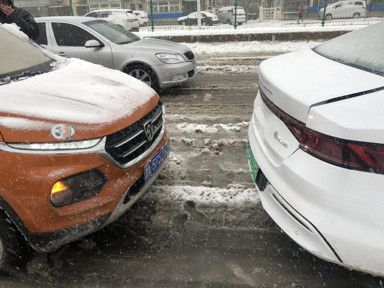 雪地追尾图片图片