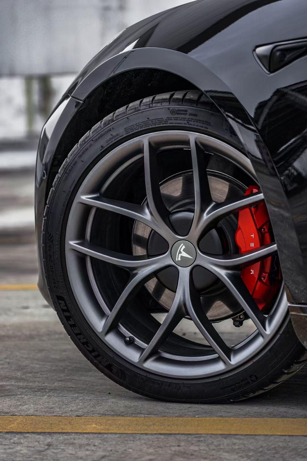 特斯拉3p红色卡钳好耀眼_model y车友圈_懂车帝