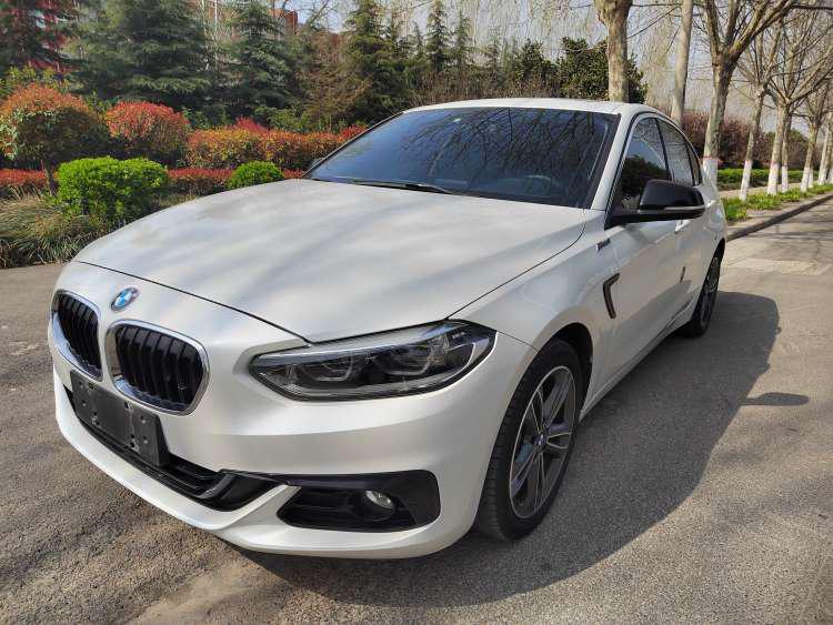 最新到店19年宝马118