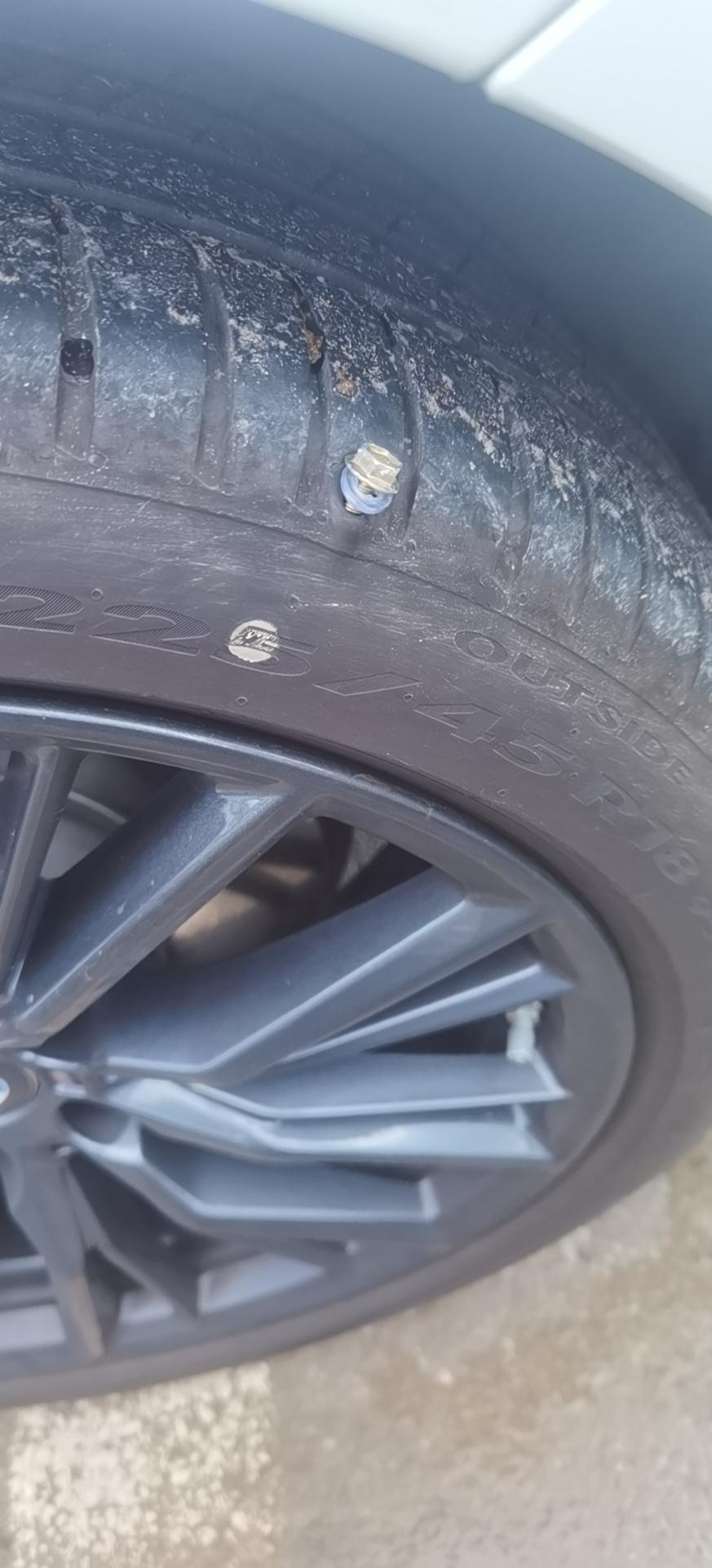 轮胎被扎尴尬的位置