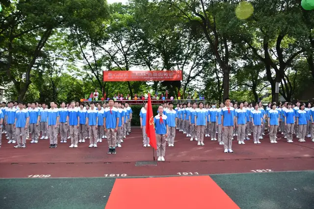 童心向党，我是红色基因传承人——记七年级欢庆六一、八年级离队建团仪式暨十四岁集体生日