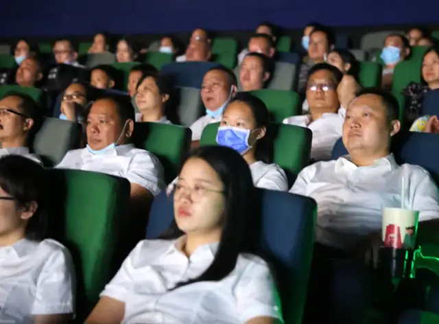 坚守医者初心 不负白衣使命 湘潭县人民医院组织观看电影《中国医生》