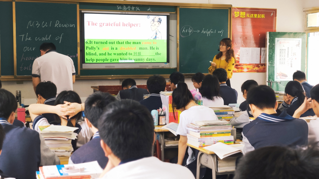 立足校本研修 助力教师成长 —记湘潭凤凰中学2021年青蓝工程青年教师汇报课
