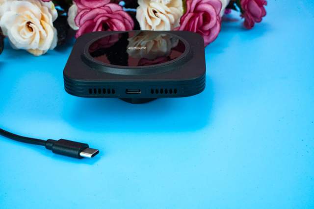 亿色车载无线充电器支架：吸附力强，充电迅速iPhone11pm也能用