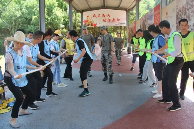 追寻红色足迹、传承革命精神 天易经开区寓教于乐开展党史学习教育