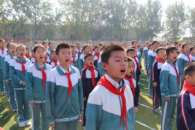 "请党放心 强国有我"主题队会——暨少先队员分批入队仪式在南定小学