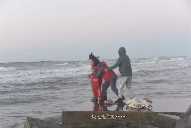 晚报|加拿大记者披露孟晚舟案内情、国足李铁发文