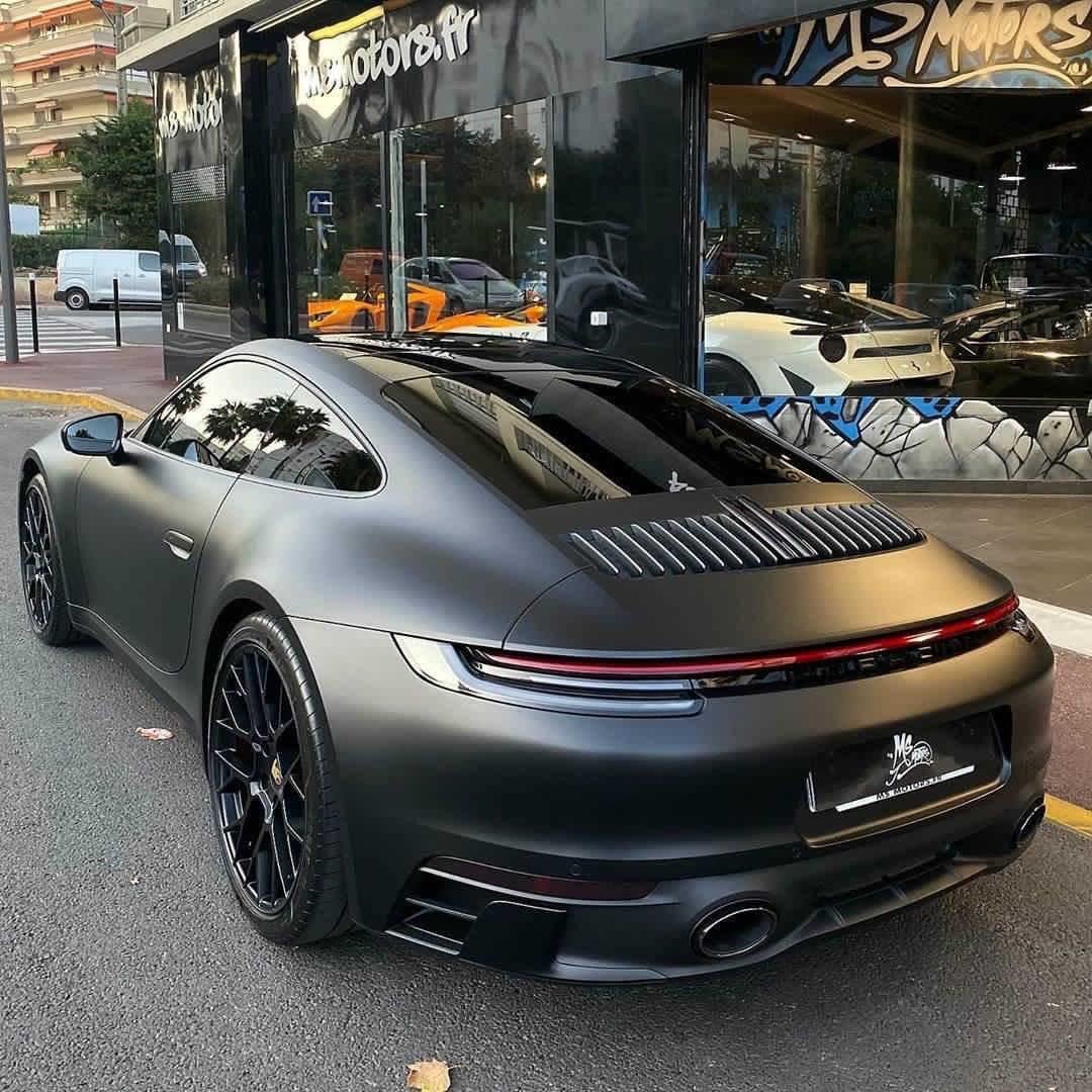 保时捷992,哑光黑车漆,战斗力陡增(至少视觉上__懂车帝