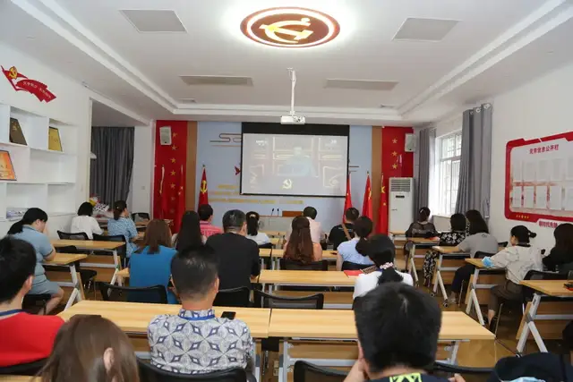 湘潭市中心医院集中收看庆祝中国共产党成立100周年大会