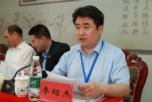 今天，为TA们喝彩！明天，惟奋斗者进！
