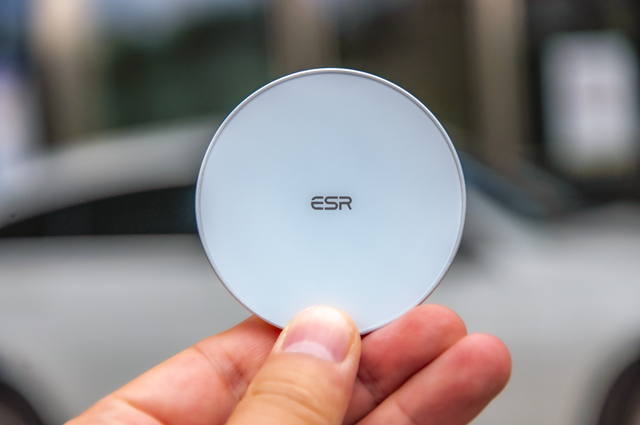 想提升iPhone12充电速度且不伤手机？亿色MagSafe磁吸15W无线充入手不亏！