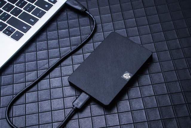 前几天数据丢失，我怕了。赶紧入手了希捷新睿翼移动硬盘