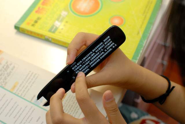 讯飞翻译笔S10体验：学英语怕生词？横扫一下解决一切烦恼