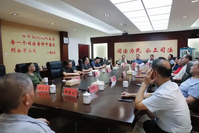 履新第二日，曾朝阳慰问县法院退休复退转军人