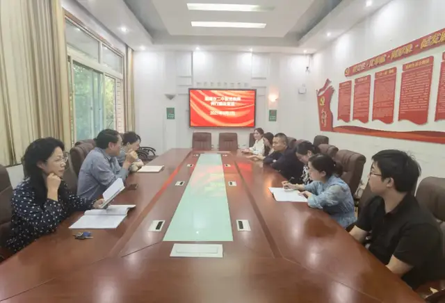 学史崇德，接续奋斗；感恩遇见，共话成长——湘潭市二中新进教师座谈会暨例行廉政谈话