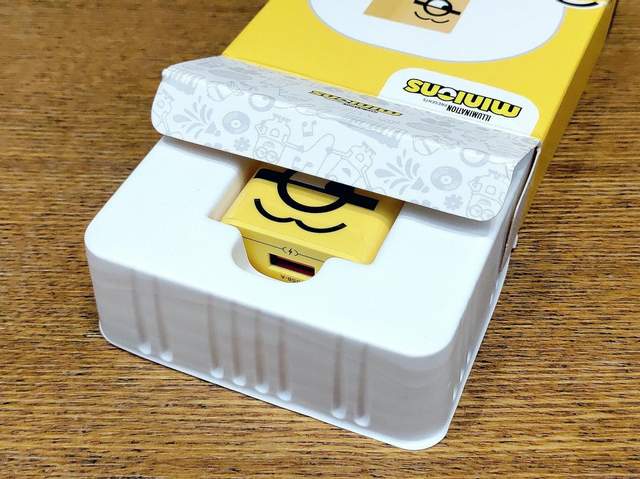 氘锋65W三口GaN充电器（小黄人版）超萌颜值，iPhone 13充电首选