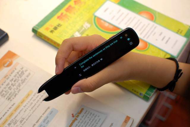 讯飞翻译笔S10体验：学英语怕生词？横扫一下解决一切烦恼