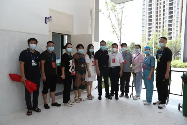 湘潭市中心医院：疫情防控不松懈 高温慰问送清凉