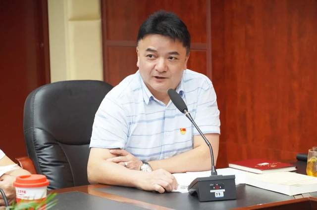迎“七一”湘潭市救助站全体党员 重温入党誓词