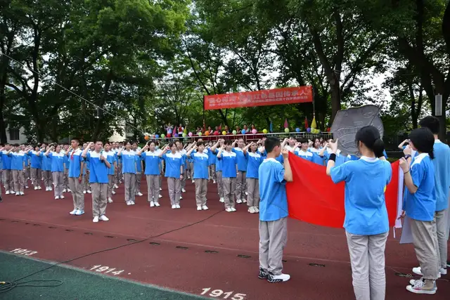 童心向党，我是红色基因传承人——记七年级欢庆六一、八年级离队建团仪式暨十四岁集体生日