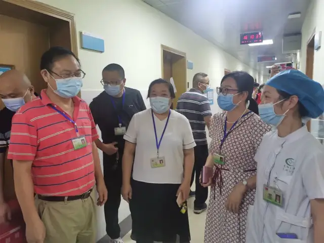 湘潭市中心医院：疫情防控不松懈 高温慰问送清凉