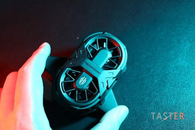 红魔双核散热背夹体验：别人家的是风扇，我家的是空调