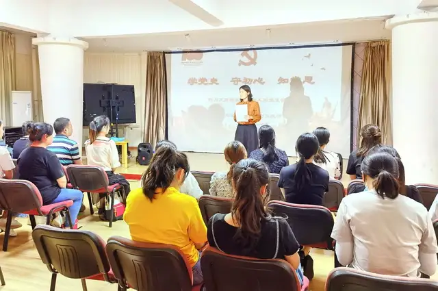 观看红色电影 追忆革命精神——天府新区华阳幼儿园党支部观影活动