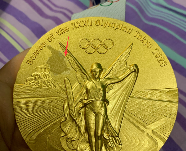 奥运会得到的最高奖章,现在都开始掉皮了,这还只是金牌,那银牌和铜牌