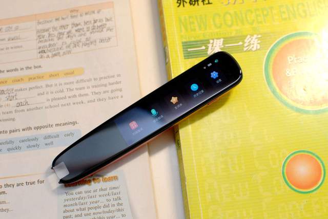 讯飞翻译笔S10体验：学英语怕生词？横扫一下解决一切烦恼