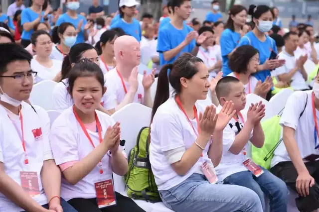 天府特校参加“有爱无碍·天府乐跑”文体活动启动仪式