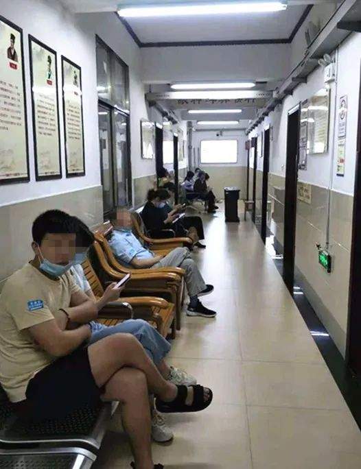 全国爱眼日，关注眼健康——湘潭市中医医院眼科开展义诊活动