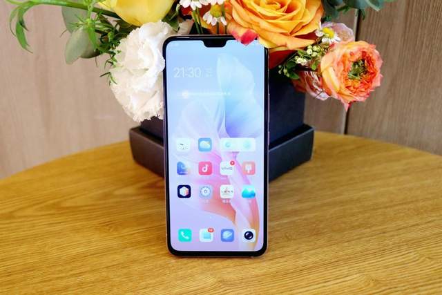 vivo S9性能非凡出众，绝对当之无愧称得上“轻薄自拍旗舰”