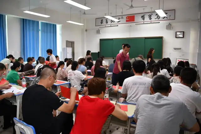 百年荣光沐党恩 不负时代创辉煌——记湘钢一中教育集团2021年上学期期末教职工大会暨民主测评会