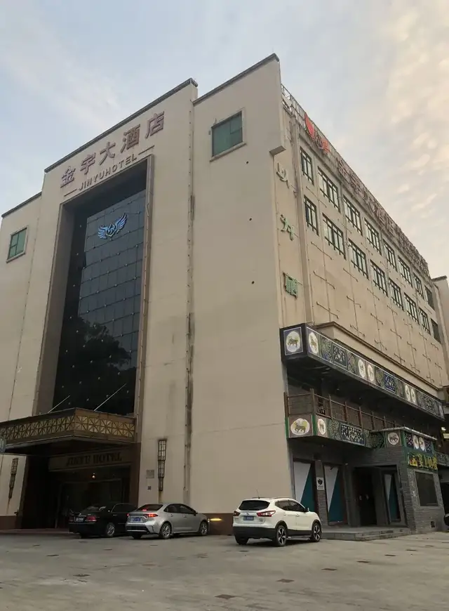 16岁少女凌晨跳江身亡!同伴:事发前她在KTV陪8个男子喝酒(图10)