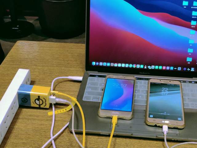 氘锋65W三口GaN充电器（小黄人版）超萌颜值，iPhone 13充电首选