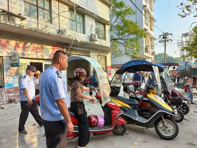 射埠派出所助力辖区学校规划、建设停车场，积极探索“护校安园”新模式