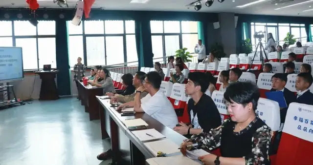 双流区实验小学外国语学校「花儿朵朵」童颂向党致敬 红色映照童心