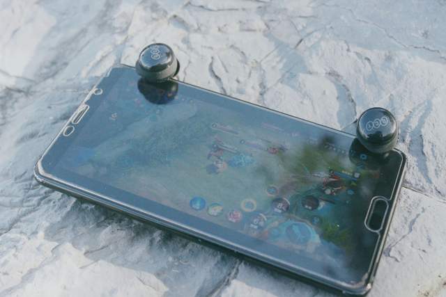 百元耳机都不值得入手，那低于百元更不能看？结果打脸来得那么快