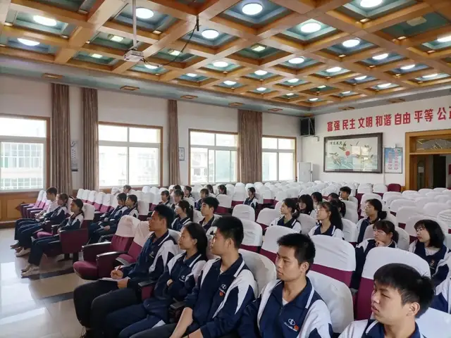 湘潭市二中：“学史崇德 传承红色基因”主题教育读书活动红色读物发放仪式